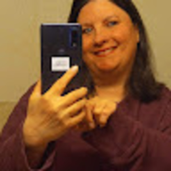 Meet your Posher, Lisa - Picture 1 of 1